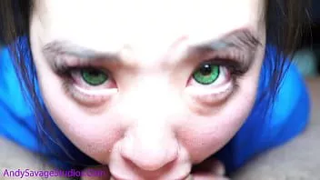 Reproducir ¡Enfermera asiática de ojos verdes hace una mamada pov de garganta profunda para su paciente! @andregotbars