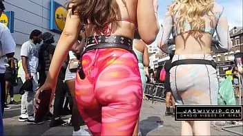 播放 Rave festival pawg 在粉红色紧身裤中展示丁字裤和脸颊