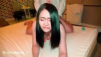 播放 他操我的屁股，把巨大的精液射在我脸上，这让我更吃惊 - xreindeers