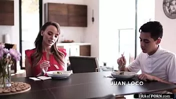 play La matrigna insegna le buone maniere al figliastro con il sesso