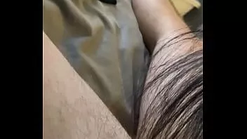 Jouer 69 action chatte rasée grosse bite éjacule dans la bouche
