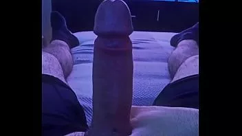 播放 午餐时间自慰与奶油喷泉射液