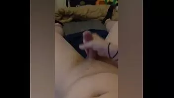 播放 我性欲旺盛，自慰，呻吟和射精棒极了
