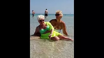 Oynat Flört sitelerinden Rus güzel kadının fotoğraf derleme sadece amatör