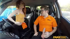Redare Adolescentul roșcat amator este cremă de instructorul ei de conducere