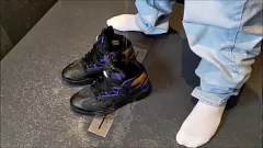 play Inzupparsi e sborrare sui jeans e sulle scarpe da ginnastica Reebok Shaq Attaq