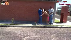 play A exibicionista latina Danna fica nua na rua e fode em público