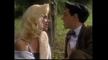 play Negarawan mencolok yang sudah menikah memiliki hubungan cinta dengan bintang hollywood marilyn monroe (kelly trump) dan mereka telah diam-diam bertemu selama enam bulan terakhir