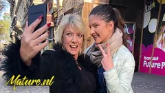 play 56 tahun Milf Amy Hart dan Teen Donna Dream di Tinder Lesbian Encounter