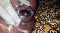 Afspelen Big Cock Milf krijgt anale creampie met enorm speelgoedspel
