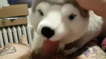 play اللسان من بلدي أجش plushie وانتهت مع الاستمناء
