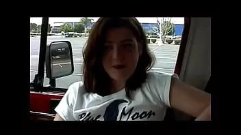 play Cewek berambut merah yang lucu dengan payudara kecil yang gagah carmen caspian dengan sukarela setuju untuk ambil bagian dalam majalah video "meat the new girls"