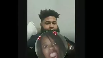 Afspelen Leuke mollige man met kleine lul plezier op snapchat