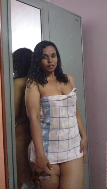 قناة Horny Lily