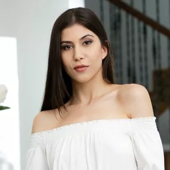 Actrita Anya Krey